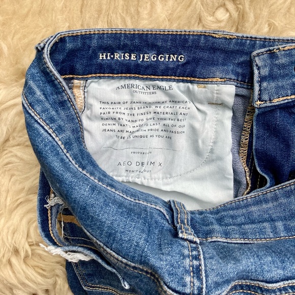 American Eagle Ripped Hi-Rise Jegging - Picture 7 of 8